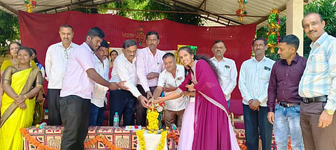 ಹುಣಸೂರು ತಾಲೂಕು ಗಾವಡಗೆರೆ ಸರ್ಕಾರಿ ಪದವಿಪೂರ್ವ ಕಾಲೇಜಿನಲ್ಲಿ ಆಯೋಜಿಸಿದ್ದ ಕಾರ್ಯಕ್ರಮವನ್ನು ತಾಲೂಕು ಶರಣ ಸಾಹಿತ್ಯ ಪರಿಷತ್ ಅಧ್ಯಕ್ಷ ಮೋದೂರು ಮಹೇಶಾರಾಧ್ಯ ಉದ್ಘಾಟಿಸಿದರು. ಹೊನ್ನಪ್ಪರಾವ್ ಕಾಳಿಂಗೆ, ಪ್ರಾಂಶುಪಾಲ ಜನಾರ್ಧನ್, ಡಾ.ಚಂದ್ರು, ಲೋಕೇಶ್ ಇತರರು ಇದ್ದರು.