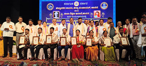 ವಿದ್ಯೆ ಕಲಿಸಿದ ಗುರುಗಳಿಗೆ ಕೃತಜ್ಞರಾಗಿರಿ