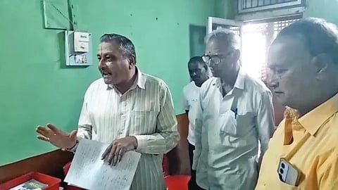 Ilakalla Municipality officials thrashed