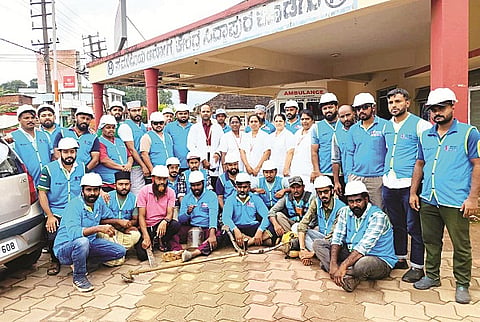 ಸಿದ್ದಾಪುರದ ಸಮುದಾಯ ಆರೋಗ್ಯ ಕೇಂದ್ರದಲ್ಲಿ ಎಸ್ಕೆಎಸ್ಎಸ್ಎಫ್ ವಿಖಾಯ ಸಂಘಟನೆಯ ಕೊಡಗು ಜಿಲ್ಲಾ ವಿಖಾಯ ತಂಡದಿಂದ ಸ್ವಚ್ಛತಾ ಕಾರ್ಯ ನಡೆಯಿತು.