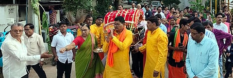 ಹಗರಿಬೊಮ್ಮನಹಳ್ಳಿ ಹಳೇ ಊರಿನ ಶ್ರೀ ಬನಶಂಕರಿ ದೇಗುಲದಿಂದ ನೇಕಾರ ಸಮುದಾಯದ ನೇತೃತ್ವದಲ್ಲಿ ಶ್ರೀದೇವಿ ಪಲ್ಲಕ್ಕಿ ಉತ್ಸವ ಜರುಗಿತು.