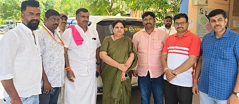 ಹಗರಿಬೊಮ್ಮನಹಳ್ಳಿ ಪುರಸಭೆಗೆ ಜಿಲ್ಲಾಧಿಕಾರಿ ಎಸ್.ಕವಿತಾ ಅವರು ಶನಿವಾರ ದಿಢೀರ್ ಭೇಟಿ ನೀಡಿದರು. ಅಧ್ಯಕ್ಷ ಮರಿರಾಮಪ್ಪ, ಸದಸ್ಯರಾದ ದೀಪಕ್ಸಾ ಕಠಾರೆ, ಜನ್ನು ನಾಗರಾಜ, ಜೋಗಿ ಹನುಮಂತಪ್ಪ ಮತ್ತಿತರರು ಇದ್ದರು.