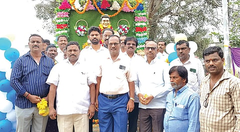 ಗಂಗಾವತಿ ತಾಲೂಕಿನ ಶ್ರೀರಾಮನಗರದ ಚಿತ್ರನಟ ದಿ.ಪುನೀತ್ ರಾಜಕುಮಾರ ವೃತ್ತದ ಬಳಿ ಪುನೀತ್ ರಾಜಕುಮಾರ 4ನೇ ವರ್ಷದ ಪುಣ್ಯಸ್ಮರಣೆ ಕಾರ್ಯಕ್ರಮ ಆಯೋಜಿಸಲಾಗಿತ್ತು. ಗ್ಯಾರಂಟಿ ಯೋಜನೆ ಅನುಷ್ಠಾನ ಸಮಿತಿ ಜಿಲ್ಲಾಧ್ಯಕ್ಷ ರೆಡ್ಡಿ ಶ್ರೀನಿವಾಸ, ಗ್ರಾಪಂ ಅಧ್ಯಕ್ಷ ಶಾಂತಪ್ಪ, ಸದಸ್ಯ ಮಹೆಬೂಬ್ ಇತರರಿದ್ದರು.