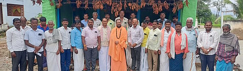 ಬ್ಯಾಲಾಳ್ ಗ್ರಾಮದಲ್ಲಿ ಸೋಮವಾರ ಕೆರೆಗಳ ತುಂಬಿಸುವ ಯೋಜನೆಗಾಗಿ ಬ್ಯಾಲಾಳ್ ಕೆರೆ ವ್ಯಾಪ್ತಿಯ ರೈತರ ಸಭೆ ನಡೆಯಿತು. ಹಾಲಸ್ವಾಮಿ ಮಠದ ಶ್ರೀ ಹಾಲಸಿದ್ದೇಶ್ವರ ಸ್ವಾಮೀಜಿ, ಕೃಷಿಭೂಮಿ ಉಳಿವಿಗಾಗಿ ನಾವು ಸಂಘಟನೆ ಜಿಲ್ಲಾಧ್ಯಕ್ಷ ಬುಡ್ಡಿ ಬಸವರಾಜ, ಬ್ಯಾಲಾಳ್ ಕೆರೆ ವ್ಯಾಪ್ತಿಯ ಪೂಜಾರ್ ಕಡ್ಲೆಪ್ಪ, ಪ್ರಮುಖರಾದ ಕುರದಗಡ್ಡಿಯ ನಾಗಪ್ಪ, ಎಚ್.ಲಕ್ಷ್ಮಣ, ಪೂಜಾರ್ ಕಡ್ಡಪ್ಪ, ಐ.ಎಂ.ಕೊಟ್ರೇಶ. ಚಂದ್ರಯ್ಯ ಇತರರಿದ್ದರು.