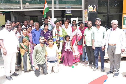 A warm welcome to the returning soldier Mandya