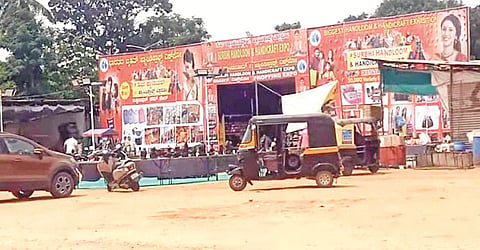 ಹುಣಸೂರು ನಗರದ ಮುನೇಶ್ವರಕಾವಲ್ ಮೈದಾನದಲ್ಲಿ ಅಳವಡಿಸಿರುವ ಅಮ್ಯೂಸ್ಮೆಂಟ್ ಪಾರ್ಕ್.