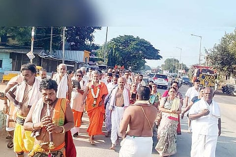 Karatagi Pejavara shri padayatra