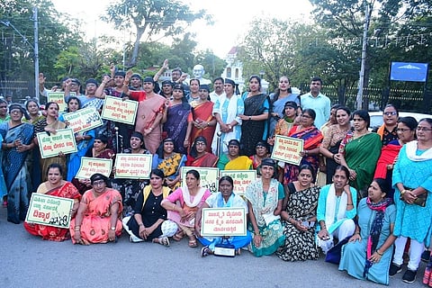 Murder of minor girl Protest by BJP Mahila Morcha in Mysore