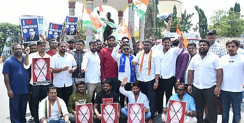 Shoe thrown at Supreme Court judges Protest in Mysore