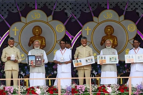 ಸತ್ಯ ಸಾಯಿಬಾಬಾ ಅವರ ಗೌರವಾರ್ಥ 100 ರೂ. ನಾಣ್ಯ, ಅಂಚೆ ಚೀಟಿ ಬಿಡುಗಡೆ