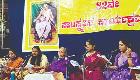 ತ್ಯಾಗರಾಜ ನಗರದ ಶ್ರೀದತ್ತಾತ್ರೇಯ ಮಂದಿರದಲ್ಲಿ ಇತ್ತೀಚೆಗೆ ನಡೆದ ತ್ರೈಮೂರ್ತಿ ಅವತಾರ ಸಂಗೀತ ರೂಪಕದಲ್ಲಿ ಜಯಲಕ್ಷ್ಮೀ ಇನಾಮದಾರ್ ಮತ್ತು ತಂಡದವರು ಗಾಯನ ನಡೆಸಿಕೊಟ್ಟರು.