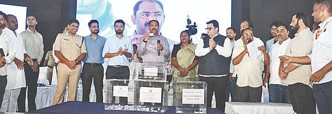 ಗುಲ್ಬರ್ಗ ವಿಶ್ವವಿದ್ಯಾಲಯದ ಡಾ.ಅಂಬೇಡ್ಕರ್ ಸಭಾಂಗಣದಲ್ಲಿ ಹಮ್ಮಿಕೊಂಡಿದ್ದ ಕಾರ್ಯಕ್ರಮದಲ್ಲಿ ಶಾಸಕ ಬಸವರಾಜ ಮತ್ತಿಮಡು ಅವರು ಲಾಟರಿ ಮೂಲಕ ನಿವೇಶನಗಳ ಹಂಚಿಕೆಗೆ ಚಾಲನೆ ನೀಡಿದರು. ಮೇಯರ್ ವರ್ಷಾ ಜಾನೆ, ಡಿಸಿ ಇಕ್ರಮ್ ಶರೀಫ್, ಎಸ್ಪಿ ಅಡ್ಡೂರು ಶ್ರೀನಿವಾಸುಲು, ಪಾಲಿಕೆ ಆಯುಕ್ತ ಅವಿನಾಶ ಶಿಂಧೆ, ಕುಡಾ ಅಧ್ಯಕ್ಷ ಮಜರ್ ಆಲಂಖಾನ್ ಇತರರಿದ್ದರು.