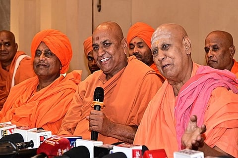 ಹುಬ್ಬಳ್ಳಿಯಲ್ಲಿ ಭಾನುವಾರ kanherimath swamiji ಕನ್ಹೇರಿಮಠದ ಶ್ರೀ ಅದೃಶ್ಯ ಕಾಡಸಿದ್ಧೇಶ್ವರ ಸ್ವಾಮೀಜಿ ಮಾತನಾಡಿದರು.