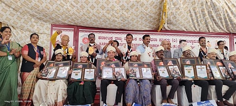 ಕಾರ್ಮಿಕ ದಿನಾಚರಣೆ ಹಿನ್ನೆಲೆಯಲ್ಲಿ ಕಾರ್ಮಿಕ ನಾಯಕರಾದ ಎಸ್.ಆರ್.ದೀಪಕ್, ವಿ.ಎಚ್.ಕೆಂಪಣ್ಣ, ಶಿವರಾಜ್ ಕಪೂರ್, ಅಣ್ಣೂರು ಲಕ್ಷ್ಮಣ್, ಮಾಲಾ ಮತ್ತಿತ್ತರ ಕಾರ್ಮಿಕ ಮುಖಂಡರನ್ನು ಇಸ್ರೋ ಮಾಜಿ ಅಧ್ಯಕ್ಷ ಎ.ಎಸ್.ಕಿರಣ್ ಕುಮಾರ್, ಸನ್ಮಾನಿಸಿದರು. ಡಾ.ಆಂಜನಪ್ಪ, ಹುಲಿಕಲ್ ನಟರಾಜ್ ಮತ್ತಿತ್ತರರು ಉಪಸ್ಥಿತರಿದ್ದರು.