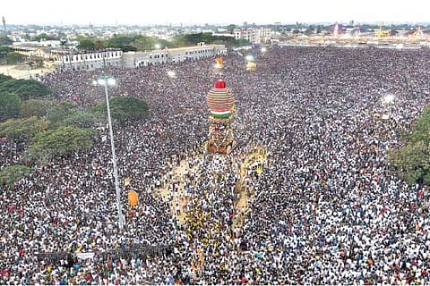 ದಕ್ಷಿಣ ಭಾರತ ಕುಂಭಮೇಳ ಖ್ಯಾತಿಯ ಕೊಪ್ಪಳದ ಶ್ರೀ ಗವಿಸಿದ್ಧೇಶ್ವರ ಸ್ವಾಮಿ ಮಹಾರಥೋತ್ಸವ ಸೋಮವಾರ ಲಕ್ಷಾಂತರ ಭಕ್ತರ ಸಮ್ಮುಖದಲ್ಲಿ ಜರುಗಿತು.
