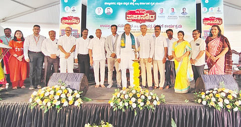 ಮೂಲ್ಕಿ ಕಾರ್ನಾಡಿನ ಗೇರುಕಟ್ಟೆಯಲ್ಲಿ 1.30 ಎಕರೆ ಪ್ರದೇಶದಲ್ಲಿ ನಿರ್ಮಾಣಗೊಂಡ ಪ್ರಜಾ ಸೌಧವನ್ನು ಲೋಕಾರ್ಪಣೆಗೊಳಿಸಲಾಯಿತು. ಕಂದಾಯ ಸಚಿವ ಕೃಷ್ಣ ಬೈರೇಗೌಡ, ದ.ಕ ಉಸ್ತುವಾರಿ ಸಚಿವ ದಿನೇಶ್ ಗುಂಡೂರಾವ್, ಶಾಸಕ ಉಮಾನಾಥ ಎ.ಕೋಟ್ಯಾನ್ ಇದ್ದರು.
