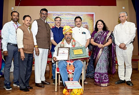 ಕಾರ್ಯನಿರತ ಪತ್ರಕರ್ತರ ಸಂಘದ ಅಧ್ಯಕ್ಷ ಶಿವಾನಂದ ತಗಡೂರು ಅವರಿಗೆ ಲೋಹಿಯಾ ಪ್ರಶಸ್ತಿಯನ್ನು ಪ್ರದಾನ ಮಾಡಲಾಯಿತು. ನಾಡೋಜ ವೂಡೇ ಪಿ.ಕೃಷ್ಣ, ರವೀಂದ್ರ ಭಟ್ಟ, ರವಿ ಹೆಗಡೆ, ಎಚ್.ಎನ್.ಆರತಿ, ಎಂ.ಆರ್.ವೆಂಕಟೇಶ್, ಸಿಸಿರಾ ಉಪಸ್ಥಿತರಿದ್ದರು.