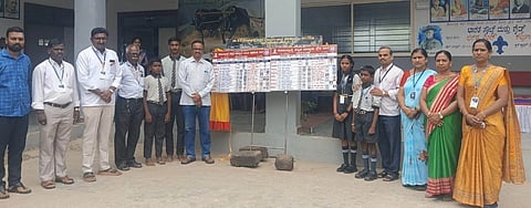 DEMOCRACY ಕನ್ನಡ ಮಾಧ್ಯಮ ಶಾಲೆಯಲ್ಲಿ ಇತ್ತೀಚೆಗೆ ಆಯೋಜಿಸಿದ್ದ ಶಾಲಾ ಸಂಸತ್ ಉದ್ಘಾಟನೆ ಸಮಾರಂಭದಲ್ಲಿ ಶಿಕ್ಷಕಿ ಎ.ಎಸ್. ಪತ್ತಾರ ಮಾತನಾಡಿದರು