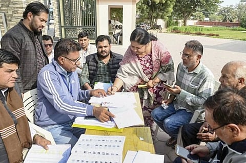 ಶಾಲೆಗಳಲ್ಲಿ ಪಾಠಗಳೇ ನಡೀತಿಲ್ಲ