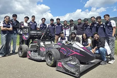 ಸ್ವದೇಶಿ ತಂತ್ರಜ್ಞಾನದಿಂದ (Driverless) ಅಭಿವೃದ್ಧಿ ಪಡಿಸಿದ ಭಾರತದ ಮೊದಲ ಚಾಲಕ ರಹಿತ (ಡ್ರೖೆವರ್ಲೆಸ್) ಫಾಮುಲಾ ರೇಸಿಂಗ್ ಕಾರ್ನೊಂದಿಗೆ ಐಐಟಿ ಬಾಂಬೆ ವಿದ್ಯಾರ್ಥಿಗಳ ತಂಡ.