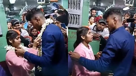 चलती ट्रेन में हुई शादी