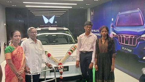 माता-पिता और बहन के साथ प्रागनानंदा