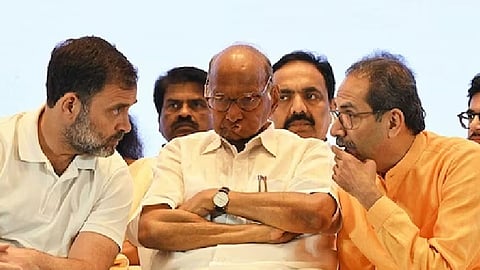 शरद पवार के साथ उद्धव और राहुल