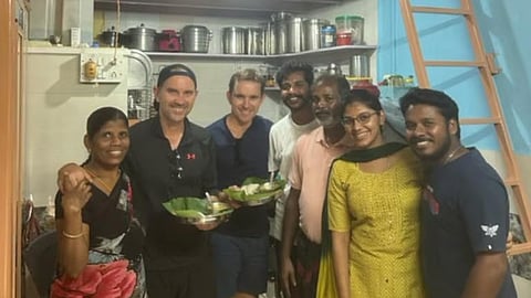 राजेश चंद्रशेखर के परिवार के साथ जस्टिन लैंगर