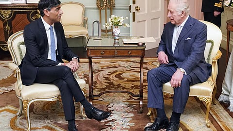 ऋषि सनक चार्ल्स के रूप में