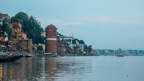 ब्लड कैंसर का 'इलाज' करने के लिए गंगा में डूबने से 5 साल के बच्चे की मौत