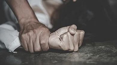 రేపిస్ట్ నుంచి తప్పించుకునేందుకు ప్రయత్నించిన మహిళలకు ఘోర ప్రమాదం|నిందితుడి కాలిపై కాల్పులు!