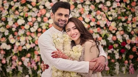 शोएब मालिक - सना जावेद की नया तस्वीर - गुस्से में फैंस