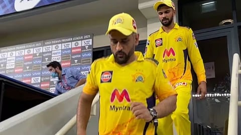 CSK: सीएसके की कप्तानी छोड़ी एमएस धोनी!; नए कप्तान के रूप में नजर आएंगे ऋतुराज गायकवाड़!