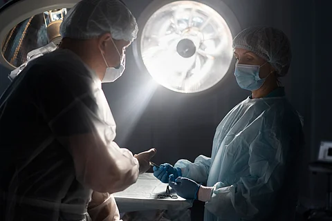 Dr. Chintan Hegde Performs India’s First Knee Replacement with Evolution® NitrX™ Medial-Pivot Implant at Thunga Hospital