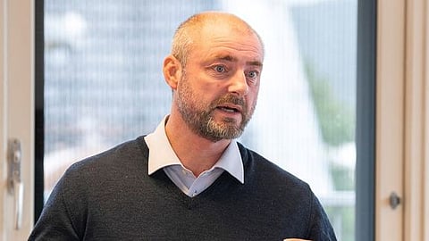 CEO of Sjømatbedriftene, Robert H. Eriksson, urges the government to extend the layoff period to 52 weeks for the fishing industry.
