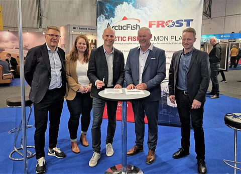 Arctic Fish and Frost signing agreement.