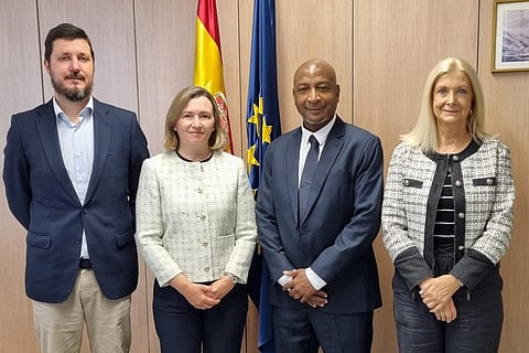 The Secretary General of Fisheries, Isabel Artime, met with the Principal Secretary of Fisheries of Seychelles, Roy Clarisse, during his official visit to Spain.