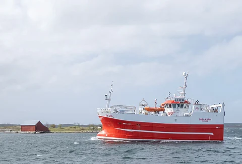 SARA KARIN. Norwegian fishing vessel engaged in purse seine fishing and shrimp trawling passing Brønnøysund, Helgeland.