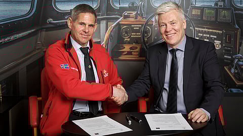 Steinþór Pálsson (right) when he was CEO of Landsbankinn.