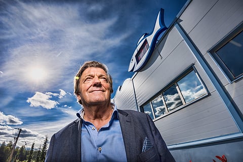 Veijo Hukkanen, Chair of the Nordic Fish Board of Directors, outside the Kalaneuvos factory. Photo: Kalaneuvos.