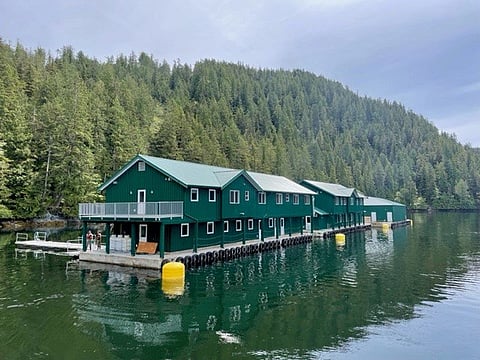 Accommodation barge for personnel at the Mowi centralized feeding station at Klemtu, Kitasoo/Xai'xais Nation territory. Photo: Mowi Canada West.