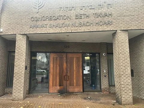 Pro-Hamas rioters throw Molotov cocktails at Montreal Synagogue