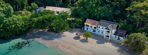 WATCH: PM’s $83,700 free stay in Jamaica at Trudeau Foundation donor’s luxury villa