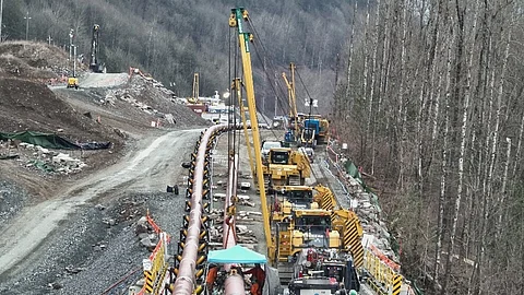 Trans Mountain crews installing the final section of line near Hope.