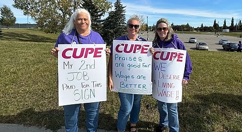 CUPE members picketing