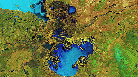 The area where the Peace and Athabasca rivers converge on the Slave River and Lake Athabasca makes up the world's largest freshwater inland river delta,