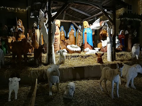 Shepherds and angels visit baby Jesus