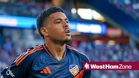 Evander playing for FC Cincinnati
