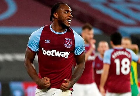 Gareth Barry: West Ham can aim higher if they sign new striker to challenge Antonio