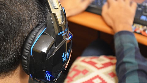 প্রযুক্তির প্রতি আসক্তি— কয়েকটি প্রশ্ন ও উত্তর